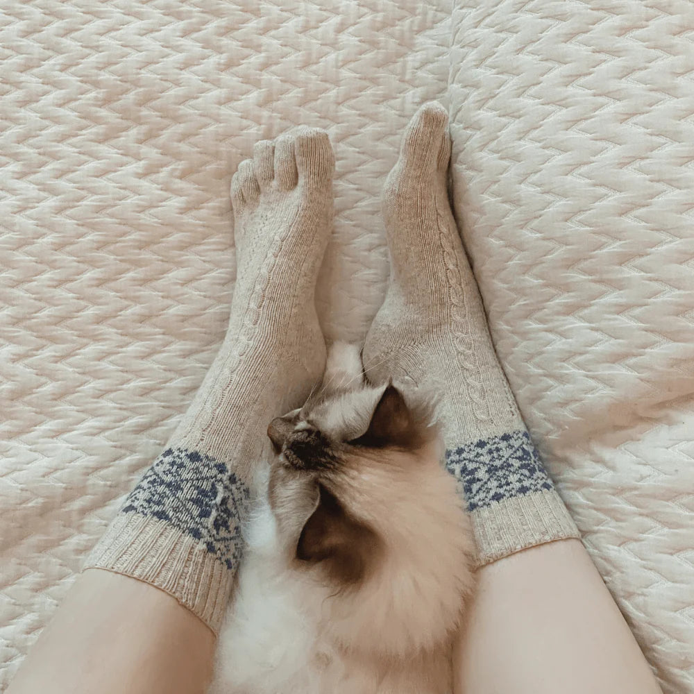 Zehensocken aus Kaschmir mit Schneeflockenmuster
