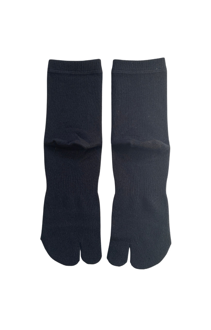 Tabi-Socken mit breiter und geformter Zehenpartie