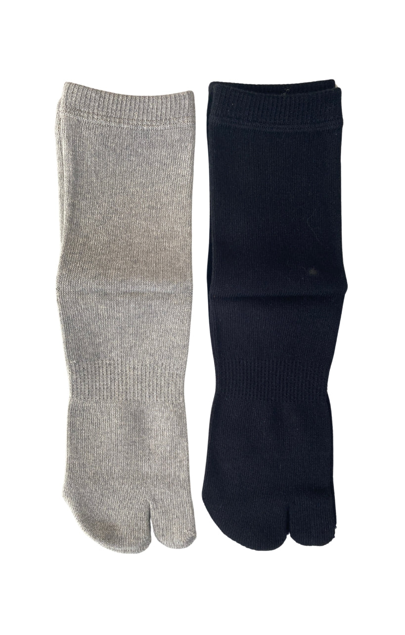 Tabi-Socken mit breiter und geformter Zehenpartie