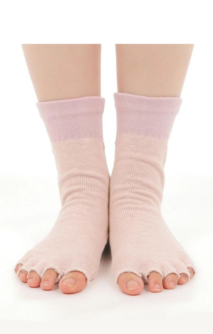Leichte Seidensocken mit offener Spitze für ultimative Entspannung