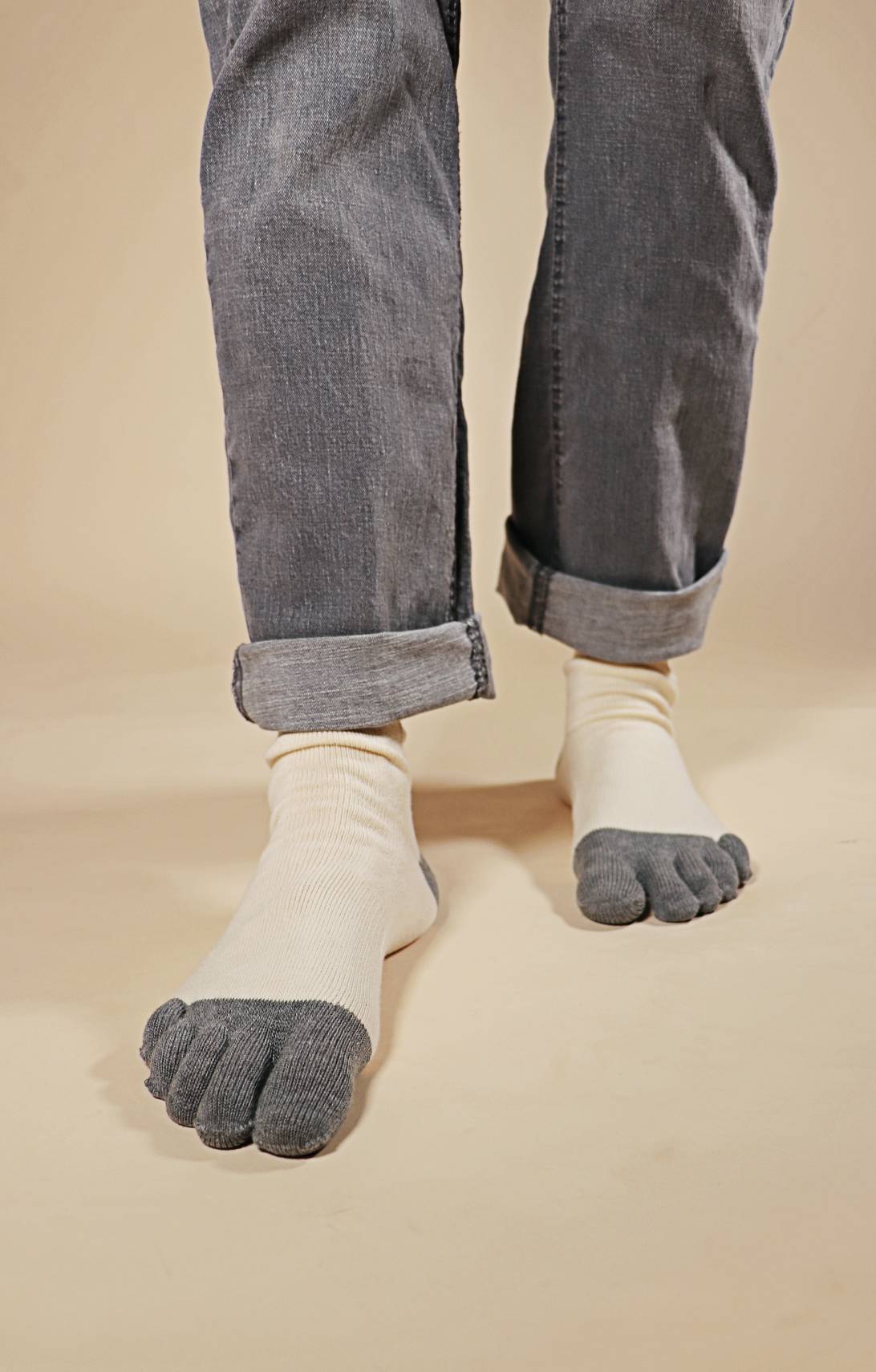 Zehensocken aus Binchotan-Anthrazit